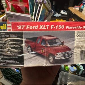 Revell '97 Ford XLT F-150 Model Kit